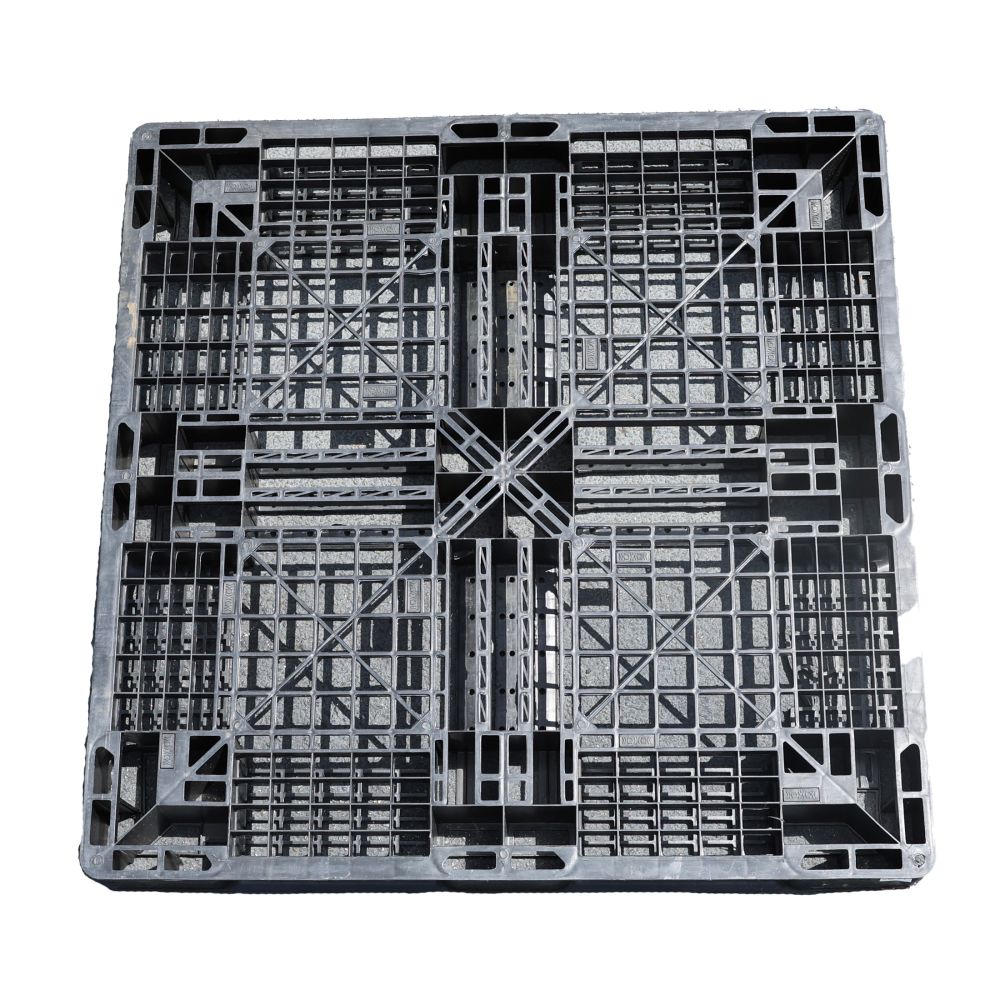 Plastic Pallet 43.5 x 43.5 x 5 - Used Condition