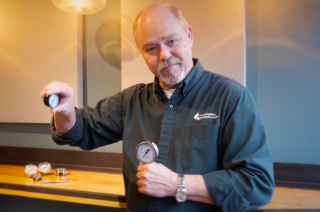 what a pressure gauge does and how to use it