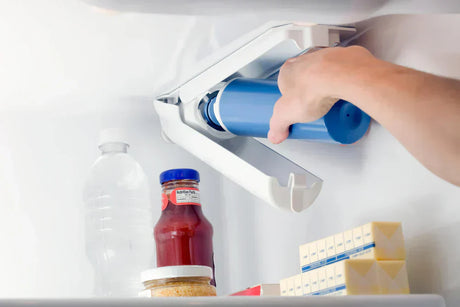Replacing a fridge filter in a refridgerator